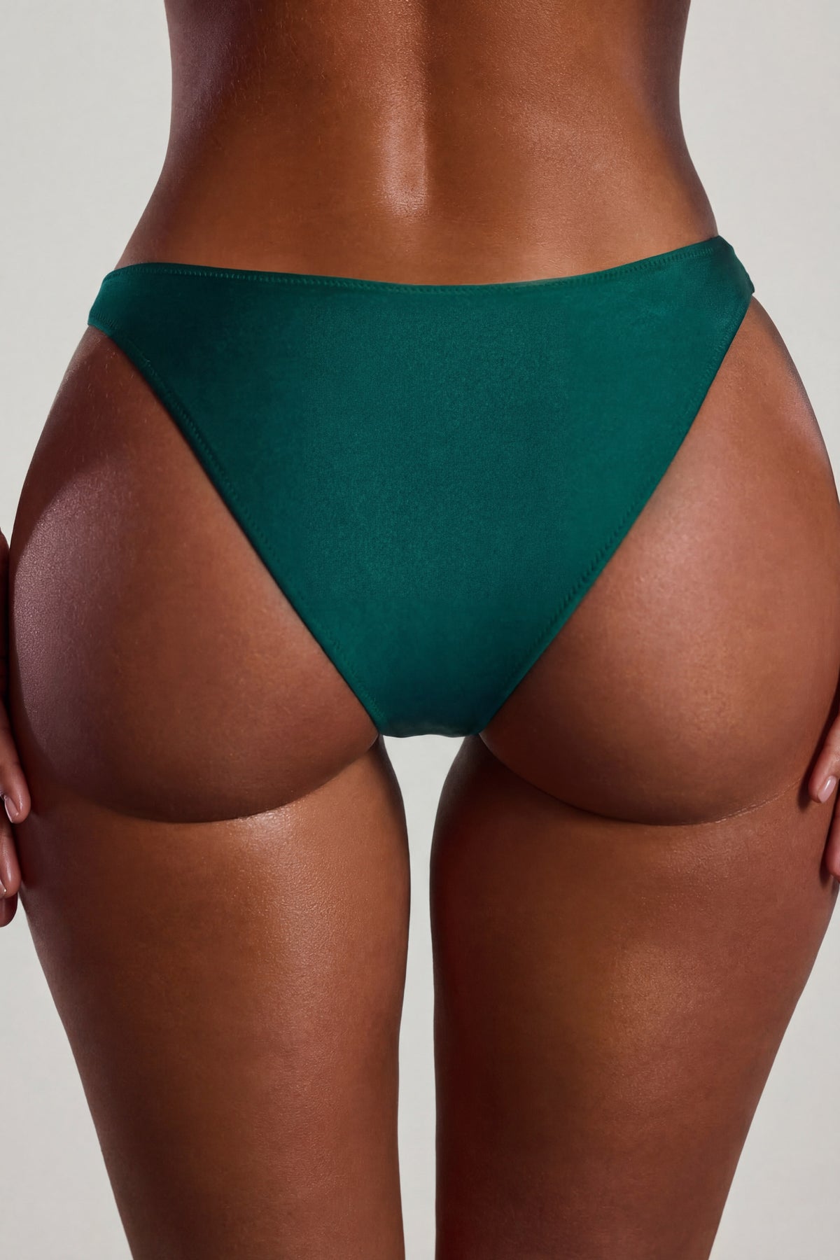 ⁣⁢Hohes Bein, cheeky Bikinihose mit Perlenverzierungen in Jade Green⁤⁣
