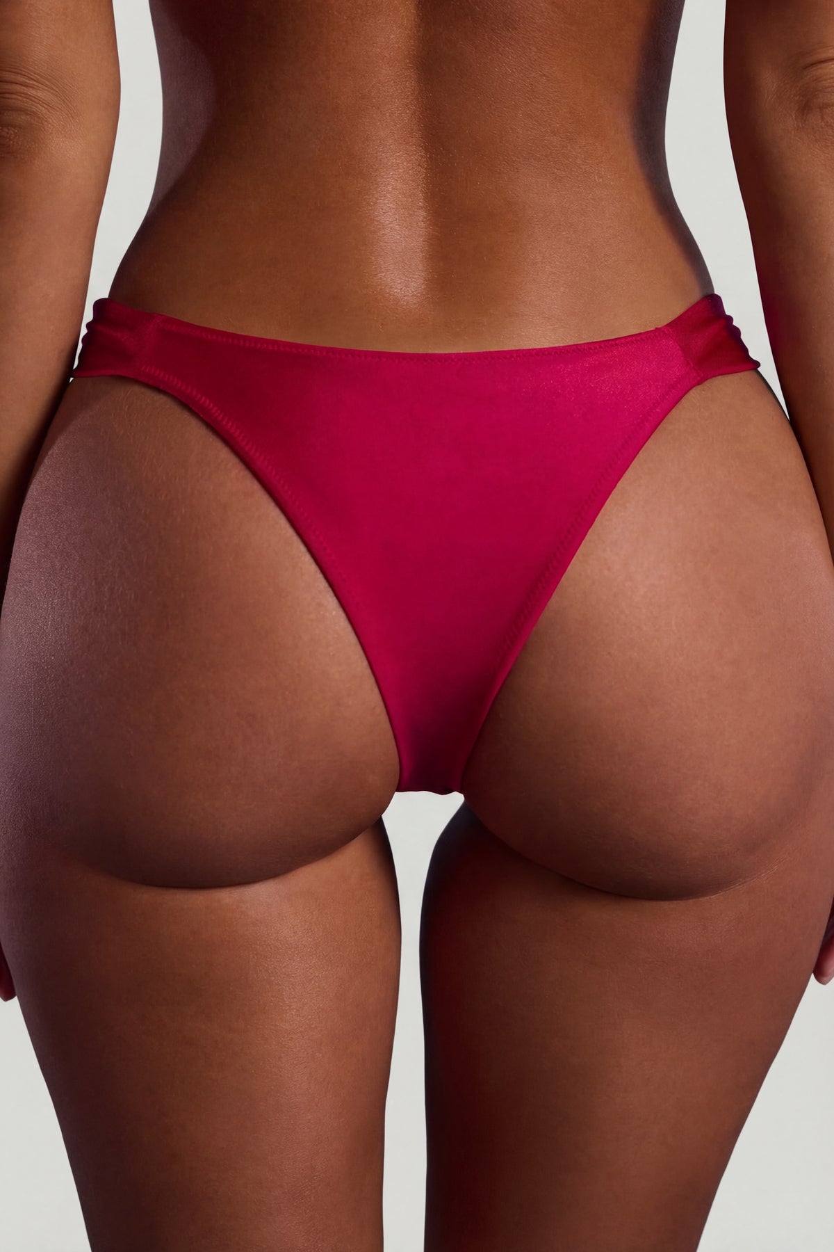 ⁣⁢Cheeky-Bikinihose mit breiten Bändern und Perlenverzierung in Himbeerpink⁤⁣