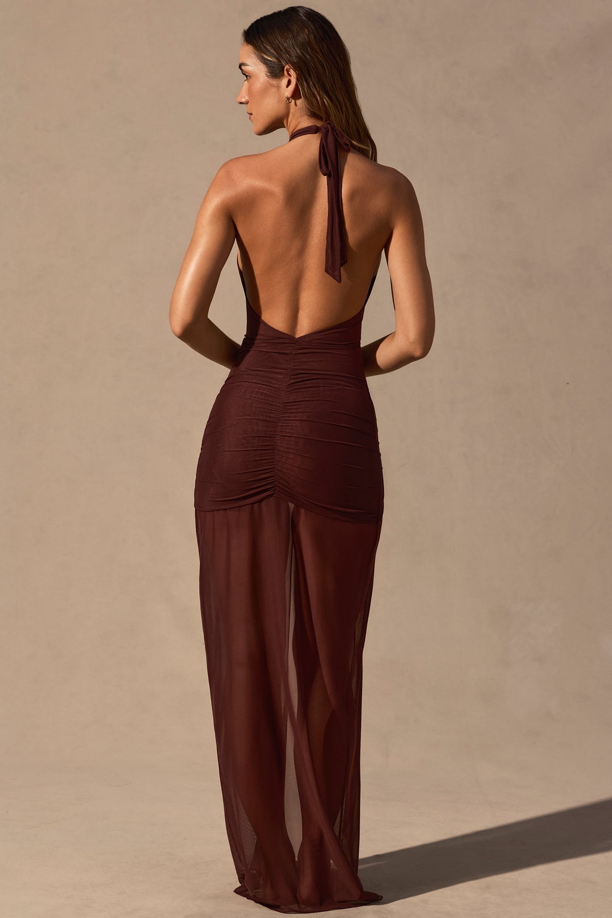 ⁣⁢Neckholder-Maxikleid mit Cut-out in Espresso Brown⁤⁣ - 2