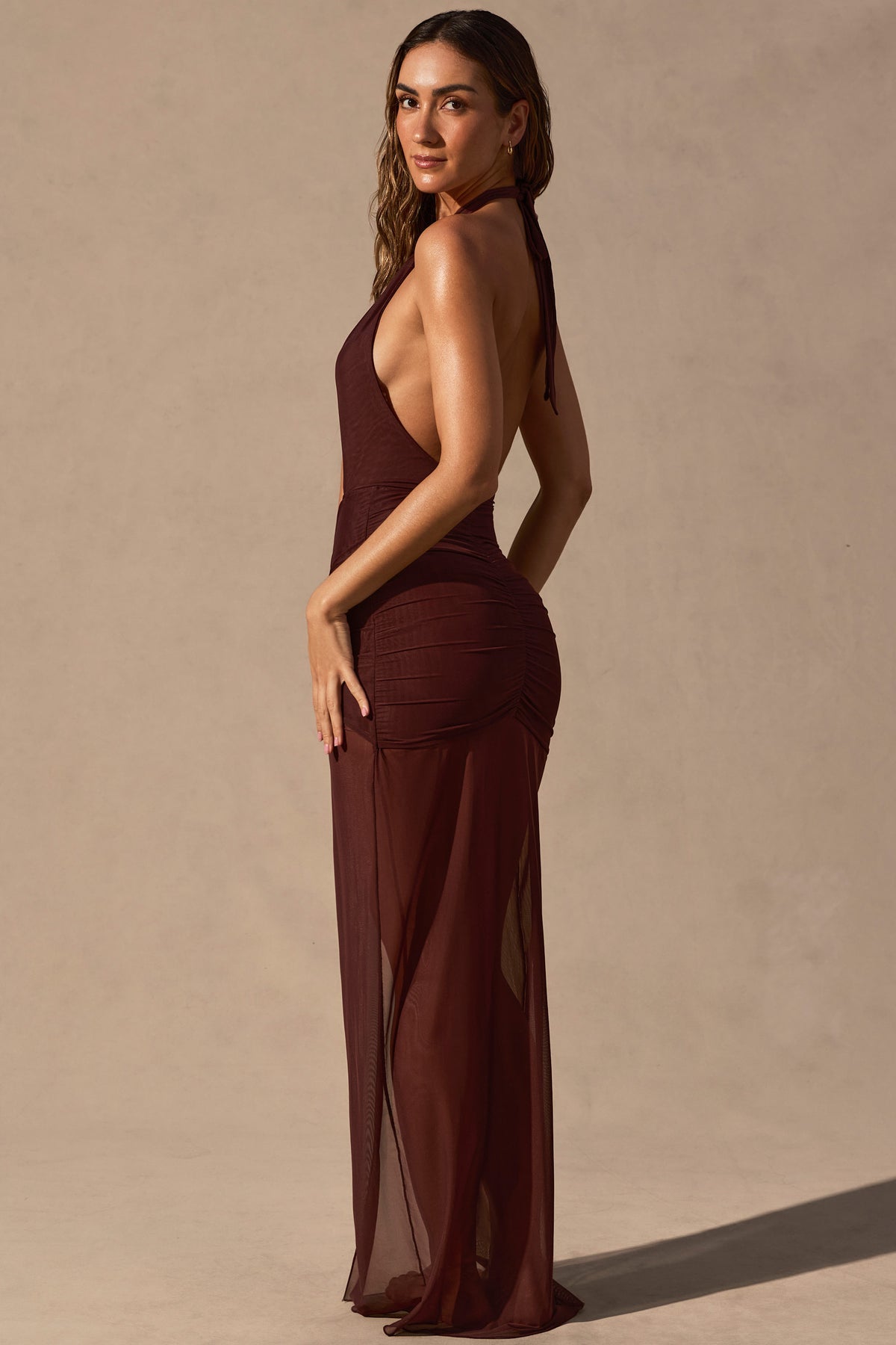⁣⁢Neckholder-Maxikleid mit Cut-out in Espresso Brown⁤⁣