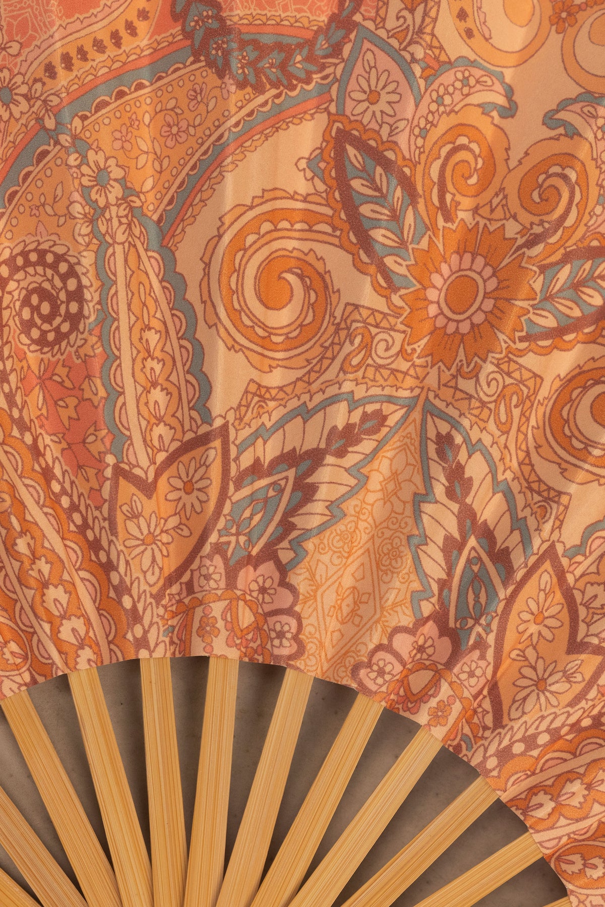 ⁣⁢Faltbarer Handfächer in Paisley-Print⁤⁣