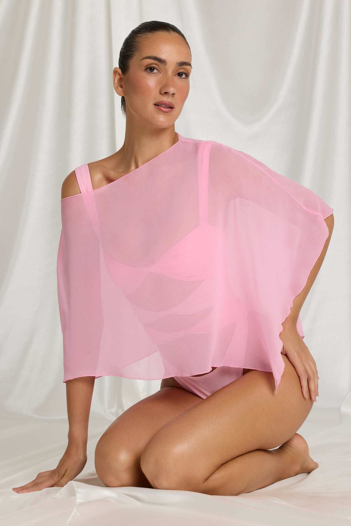 ⁣⁢Transparenter Poncho in Candyfloss Pink⁤⁣