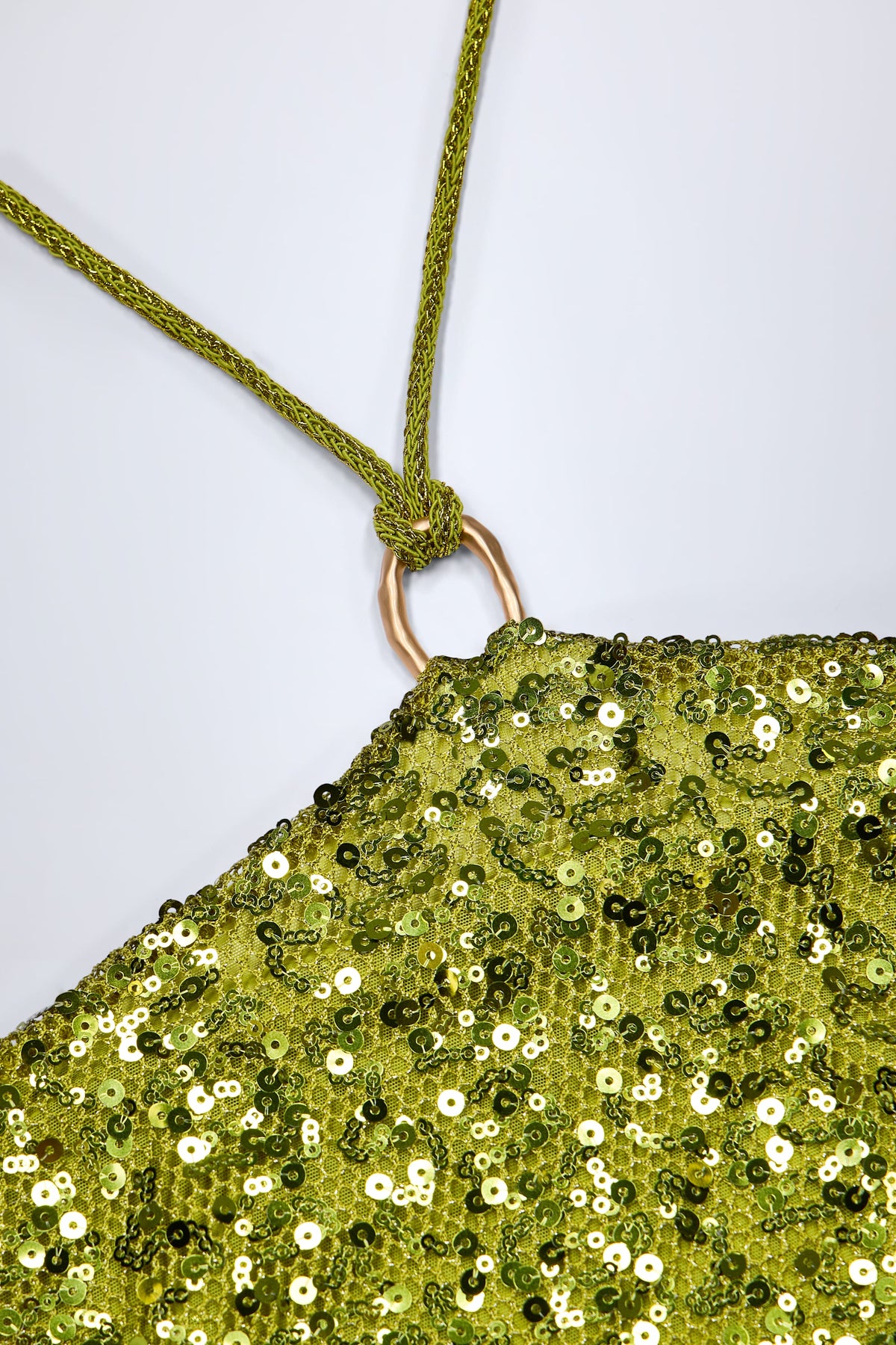 ⁣⁢Maxi-Rock mit verzierten Metalldetails und Trägern in Olivgrün⁤⁣