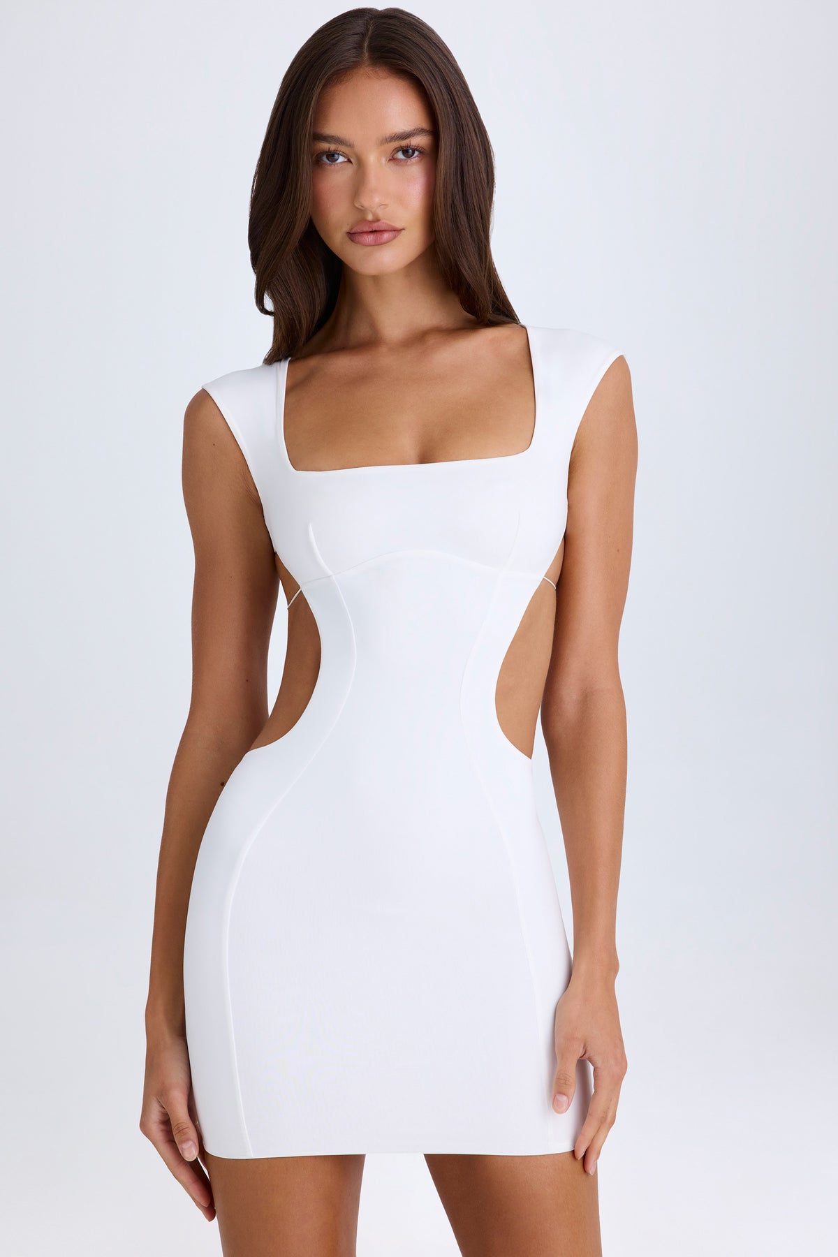 ⁣⁢Cut-out-Minikleid mit Schnürung in Weiß⁤⁣
