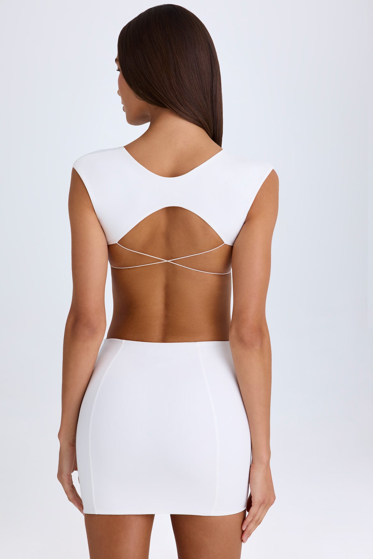 ⁣⁢Cut-out-Minikleid mit Schnürung in Weiß⁤⁣