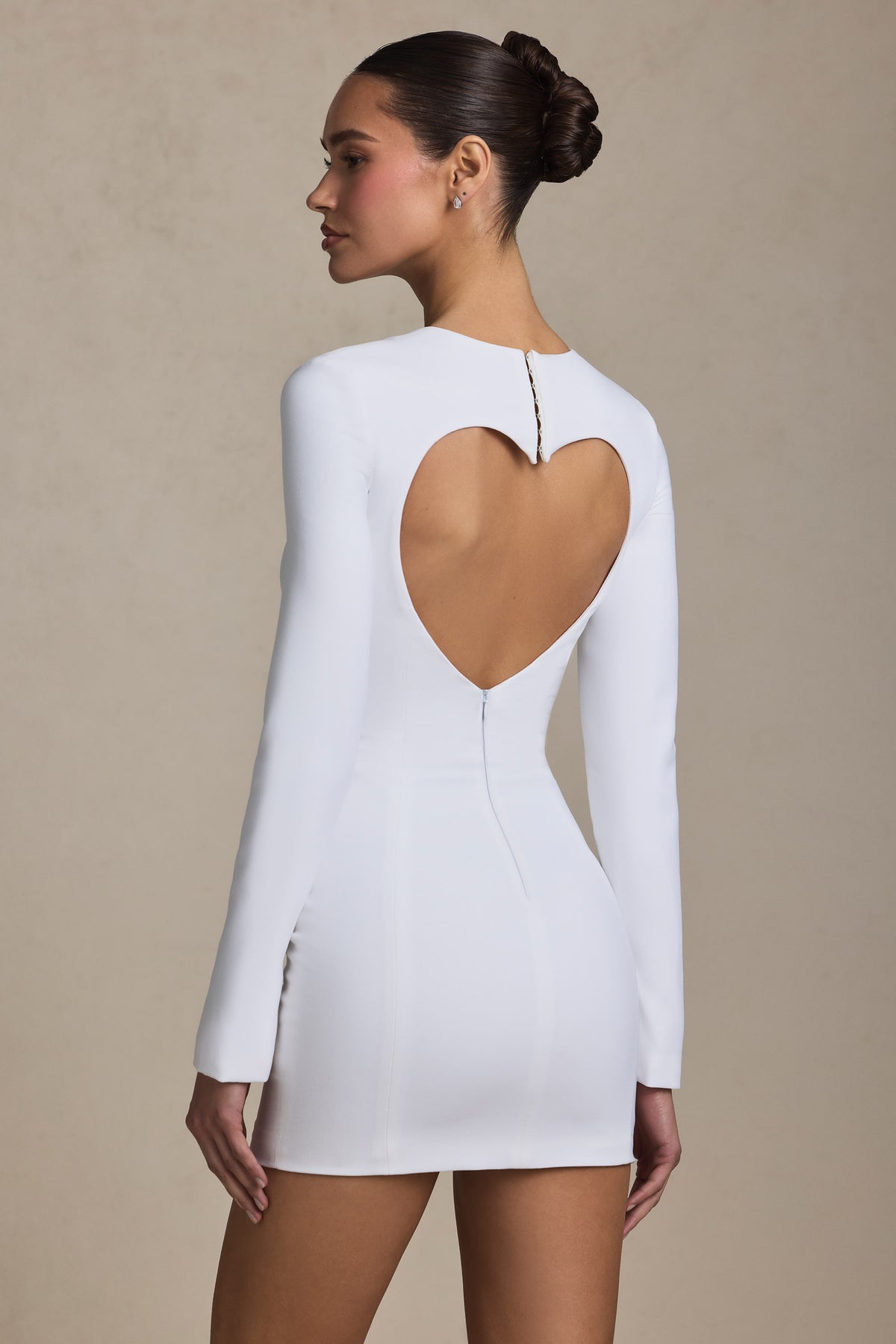⁣⁢Cut-Out Bodycon-Minikleid mit Herz-Detail in Weiß⁤⁣