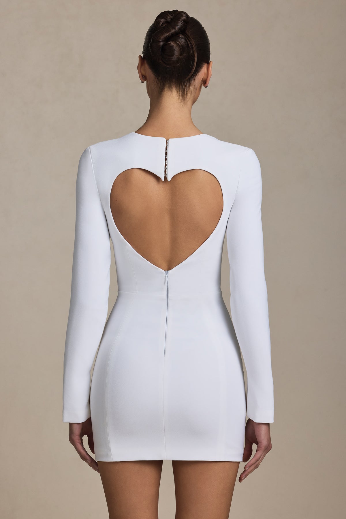 ⁣⁢Cut-Out Bodycon-Minikleid mit Herz-Detail in Weiß⁤⁣