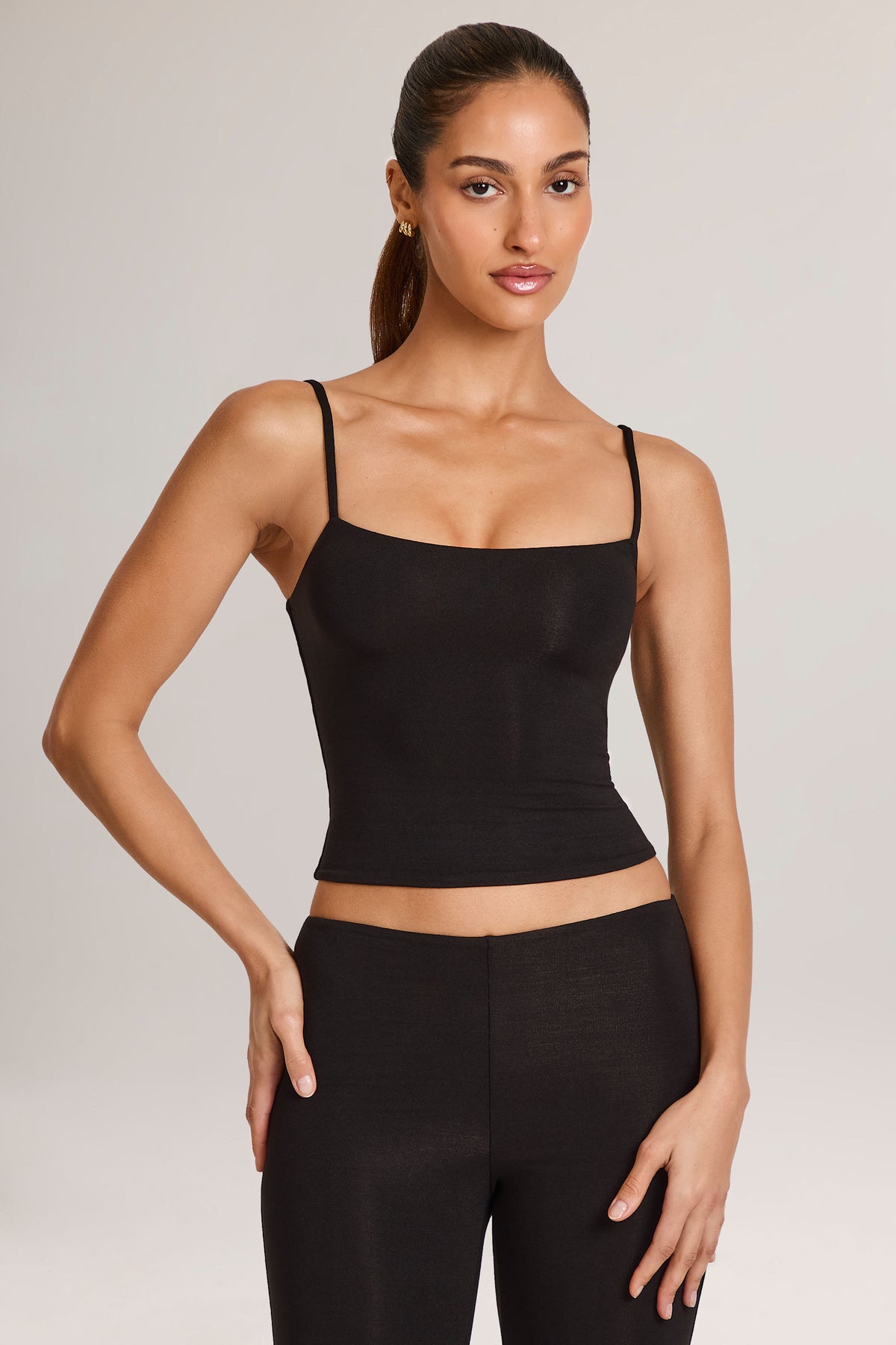 ⁣⁢Modal-Tanktop mit tiefem Rundhalsausschnitt in Schwarz⁤⁣