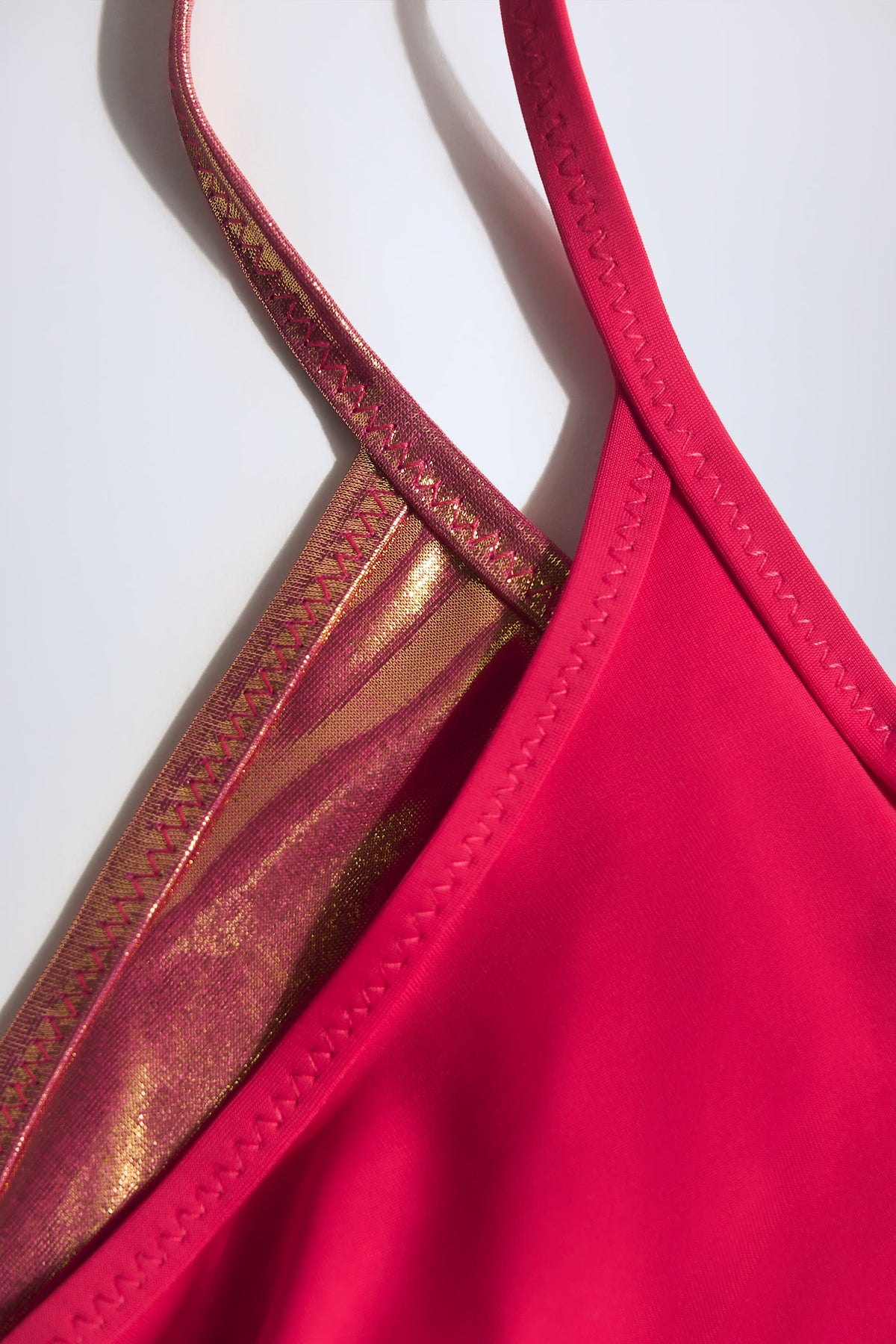 ⁣⁢Mehrlagiger Metallic-Badeanzug in Fuchsia⁤⁣