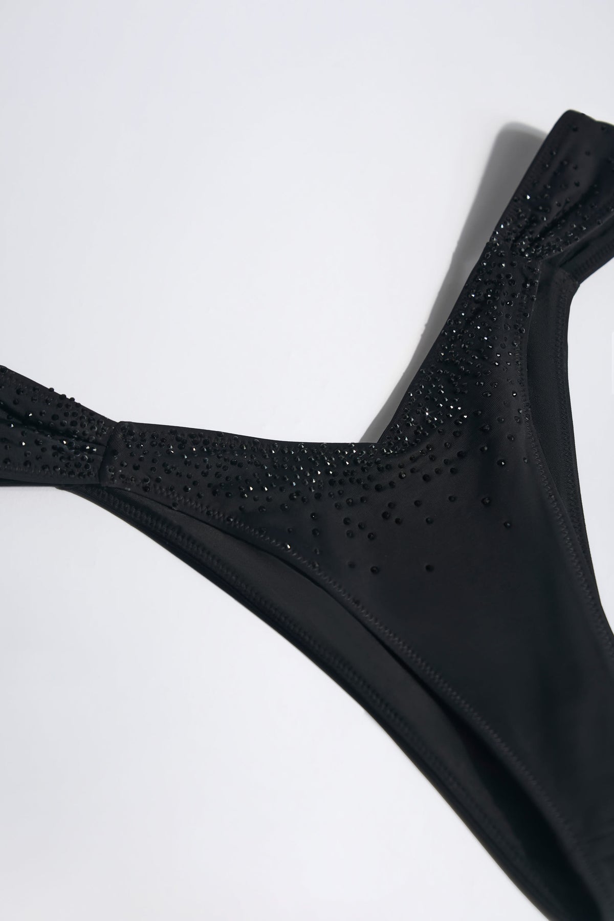 ⁣⁢Verzierte geraffte Cheeky Bikinihose in Schwarz⁤⁣