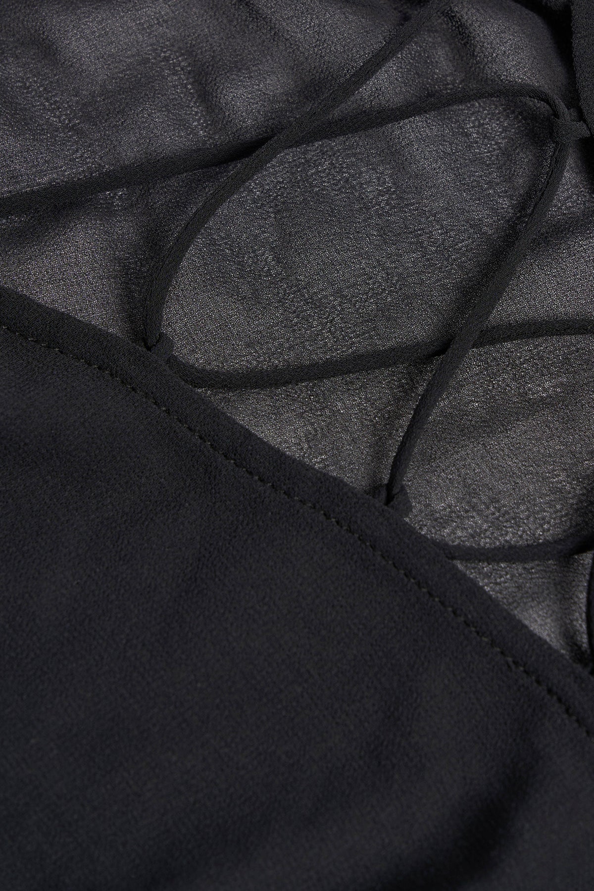 ⁣⁢Schnür-Minikleid mit Ballonärmeln in Schwarz⁤⁣