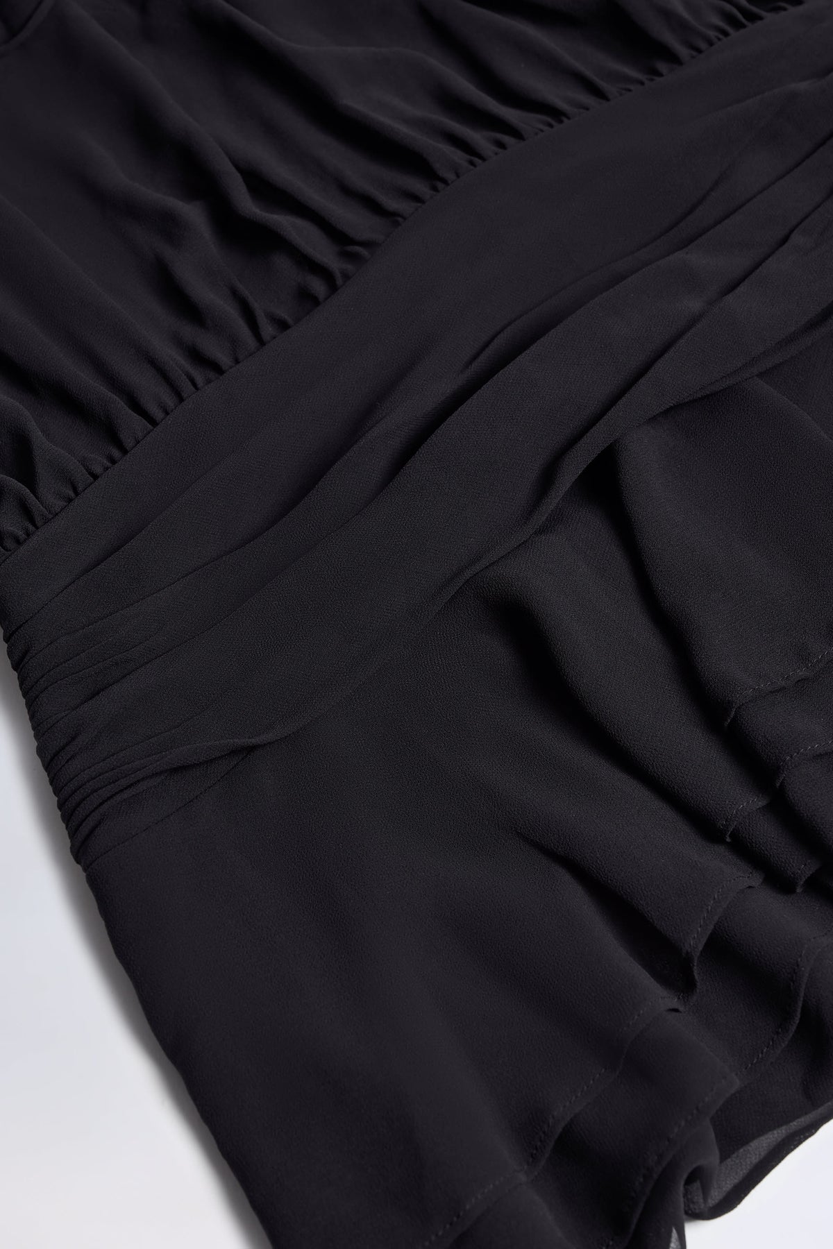 ⁣⁢Schnür-Minikleid mit Ballonärmeln in Schwarz⁤⁣