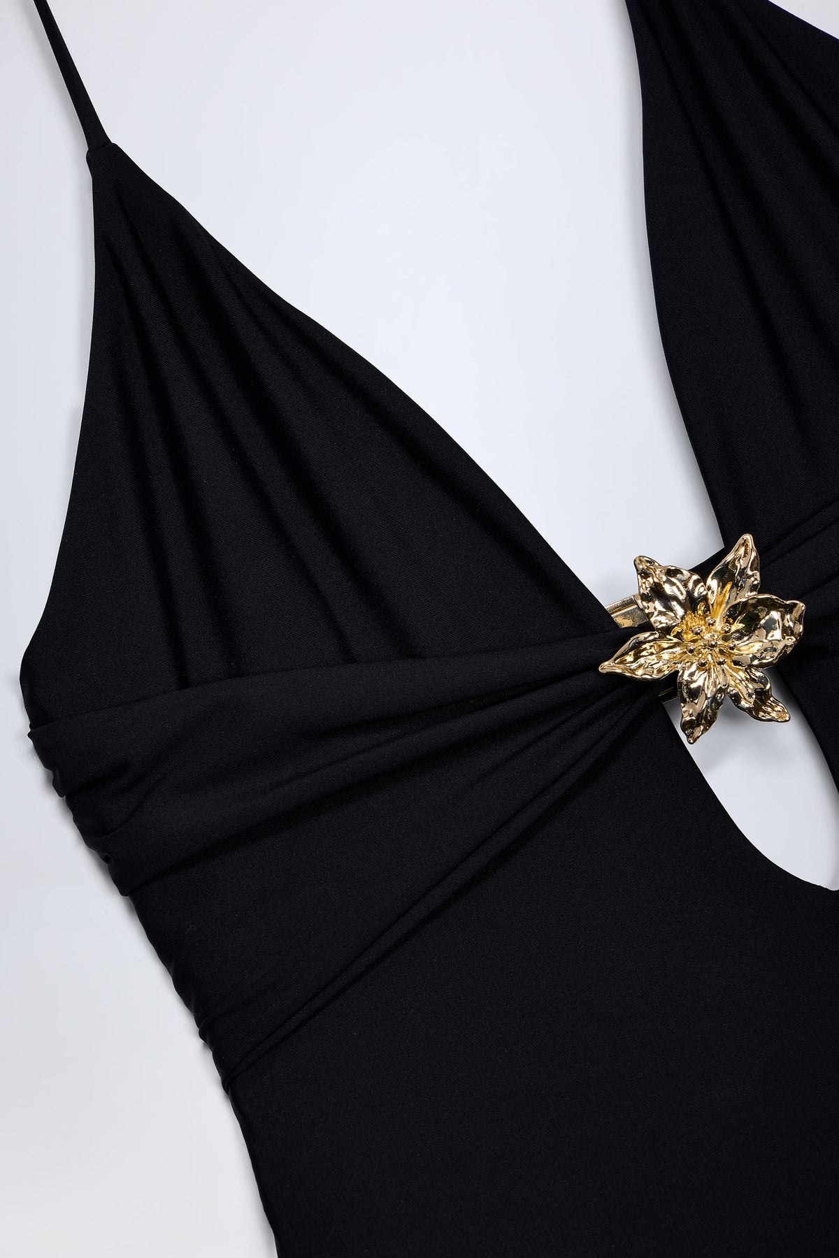 ⁣⁢Cut-out-Badeanzug mit Metalldetail in Schwarz⁤⁣