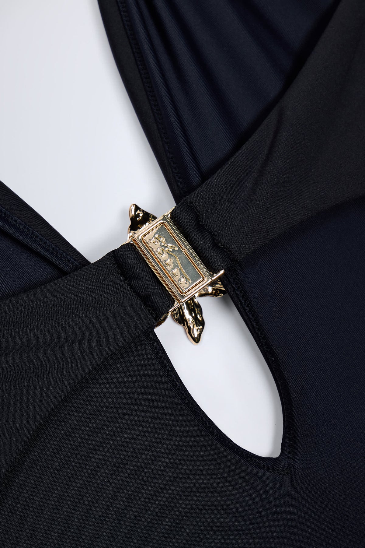 ⁣⁢Cut-out-Badeanzug mit Metalldetail in Schwarz⁤⁣