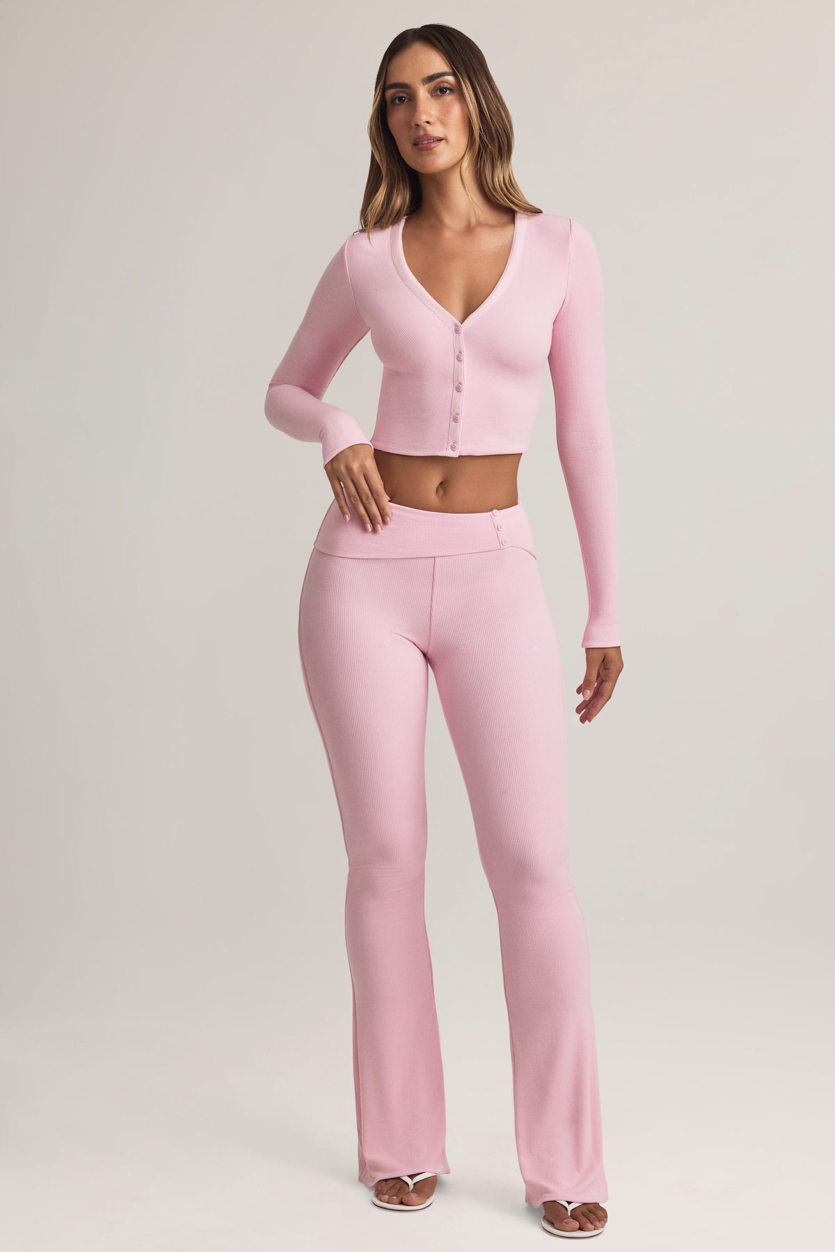 ⁣⁢Mid-Waist-Modal-Schlaghose mit Umschlagbund in Pastellrosa⁤⁣