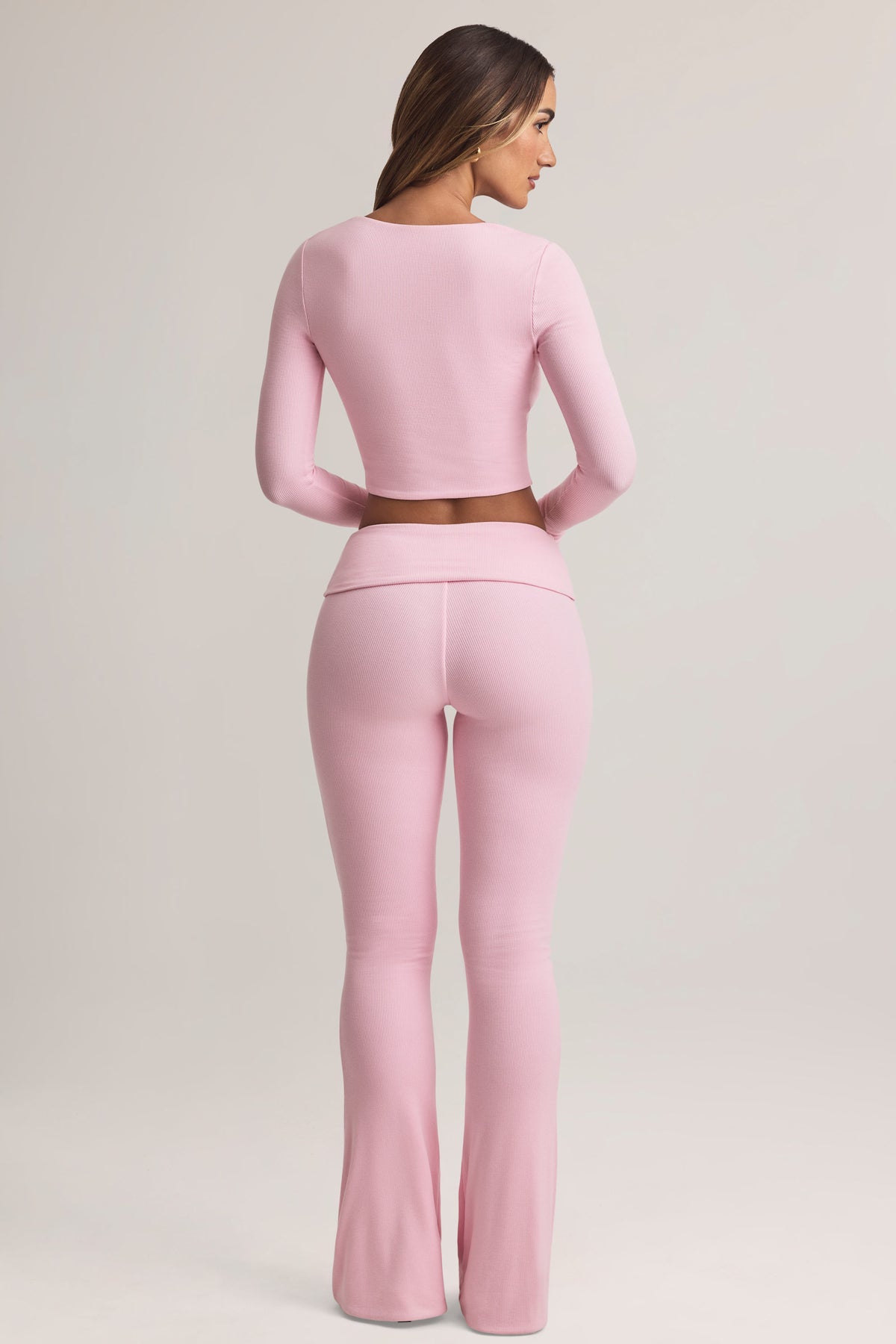 ⁣⁢Mid-Waist-Modal-Schlaghose mit Umschlagbund in Pastellrosa⁤⁣