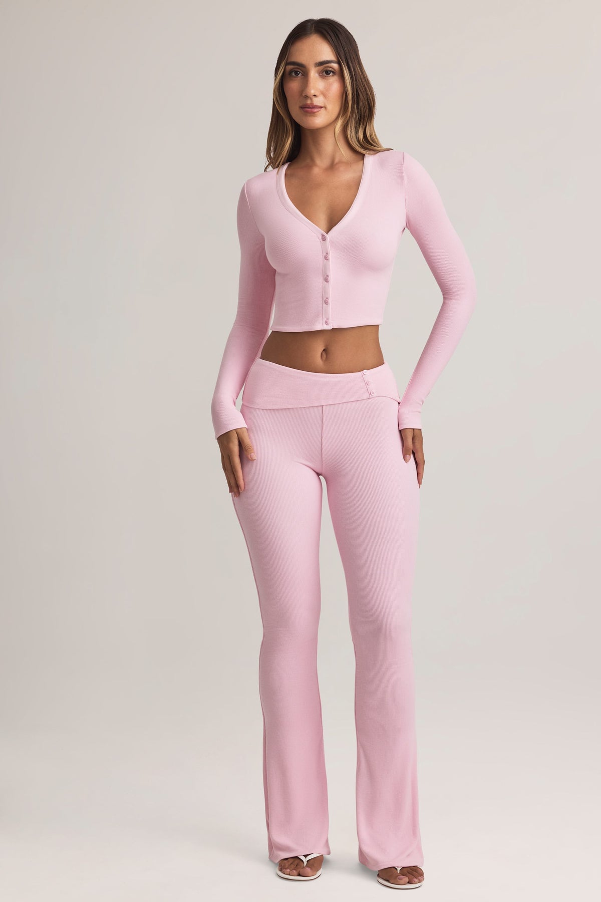 ⁣⁢Mid-Waist-Modal-Schlaghose mit Umschlagbund in Pastellrosa⁤⁣