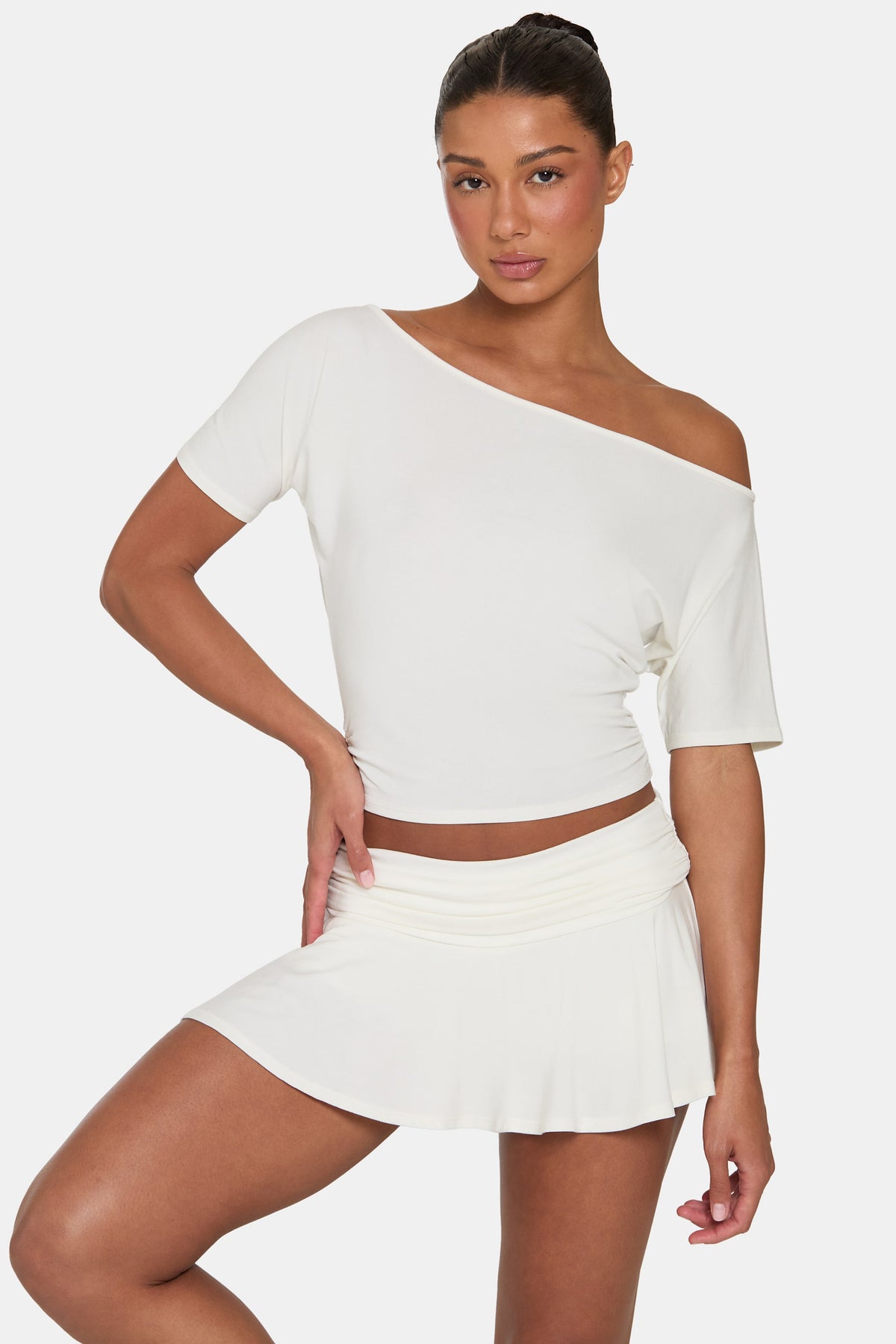 ⁣⁢ButterCloud™ lässiges Off-Shoulder-Oberteil in Kokosweiß⁤⁣