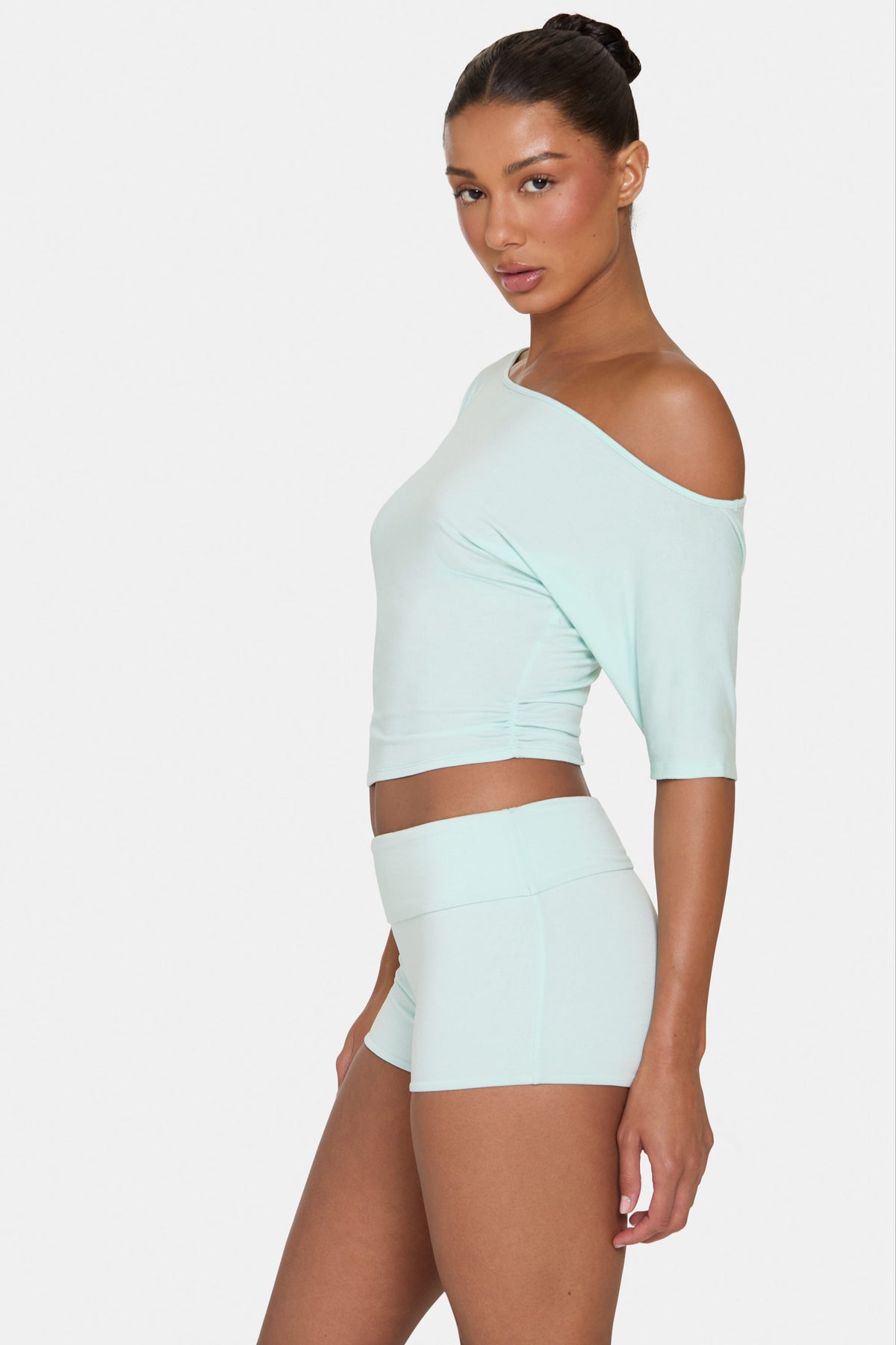 ⁣⁢ButterCloud™ Minishorts mit Umschlagbund in Pfefferminz⁤⁣