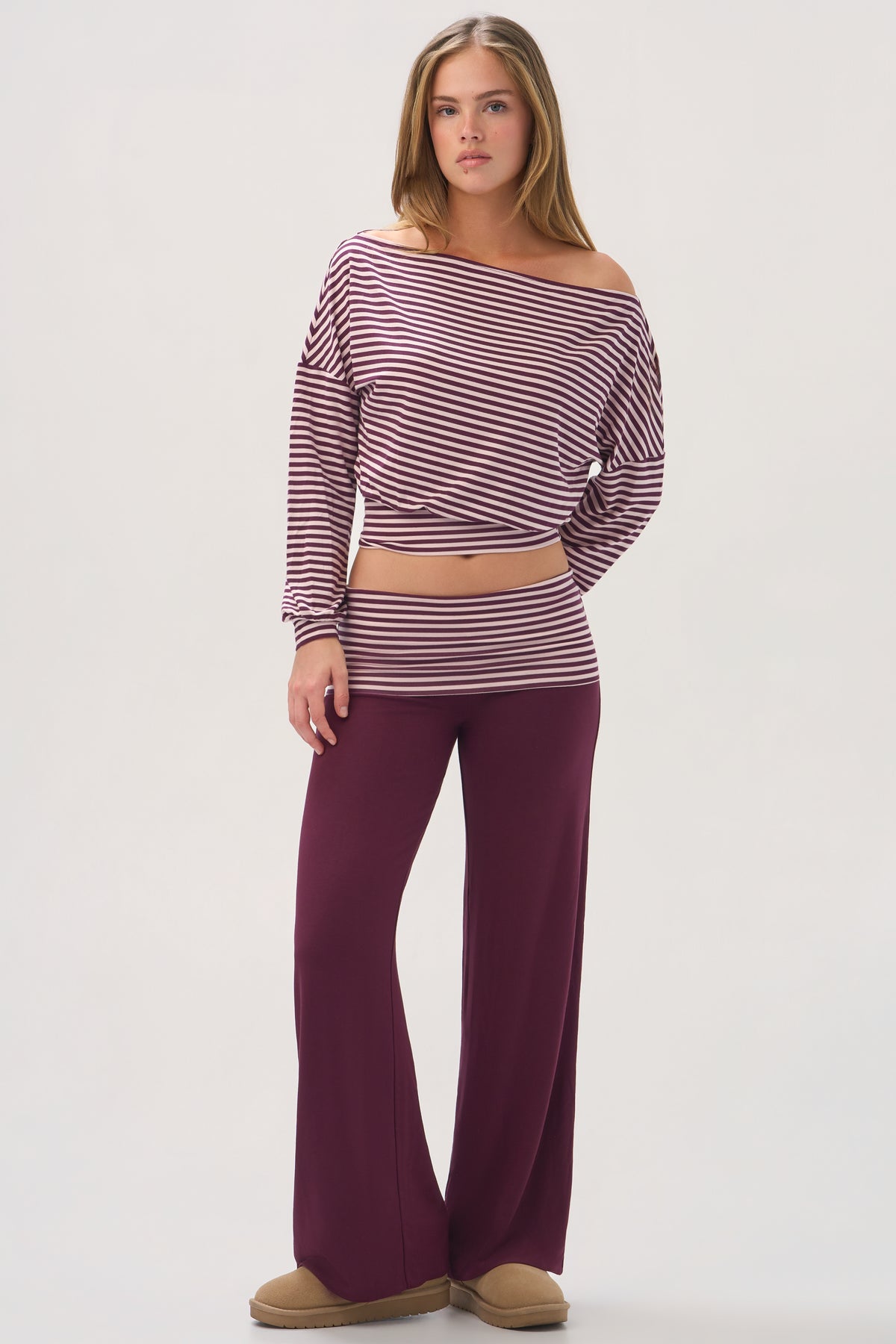 ⁣⁢ButterCloud™ Lässiges Off-Shoulder Oberteil in Plum Stripe⁤⁣ - 2
