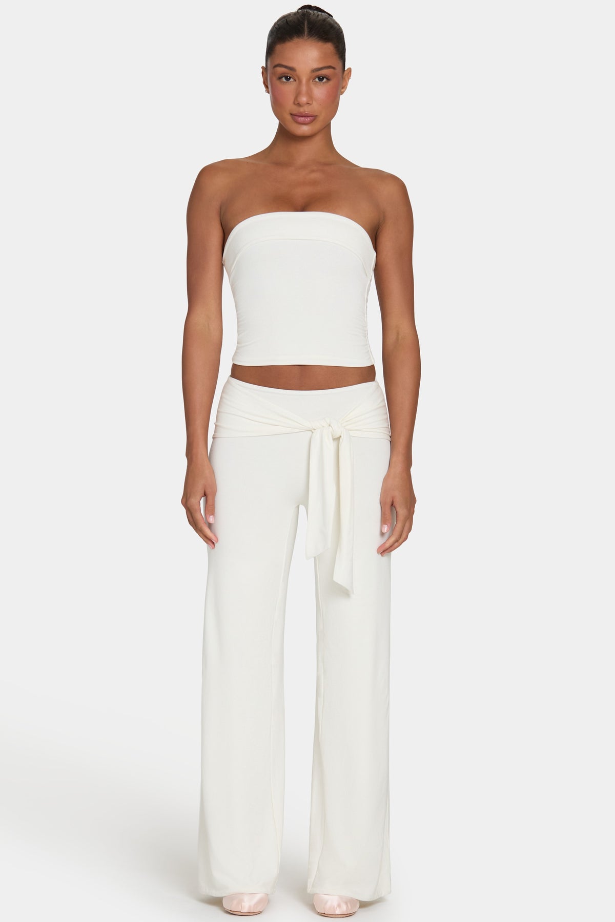 ⁣⁢ButterCloud™ Wide-Leg-Hose mit Bindegürtel in Kokosweiß⁤⁣