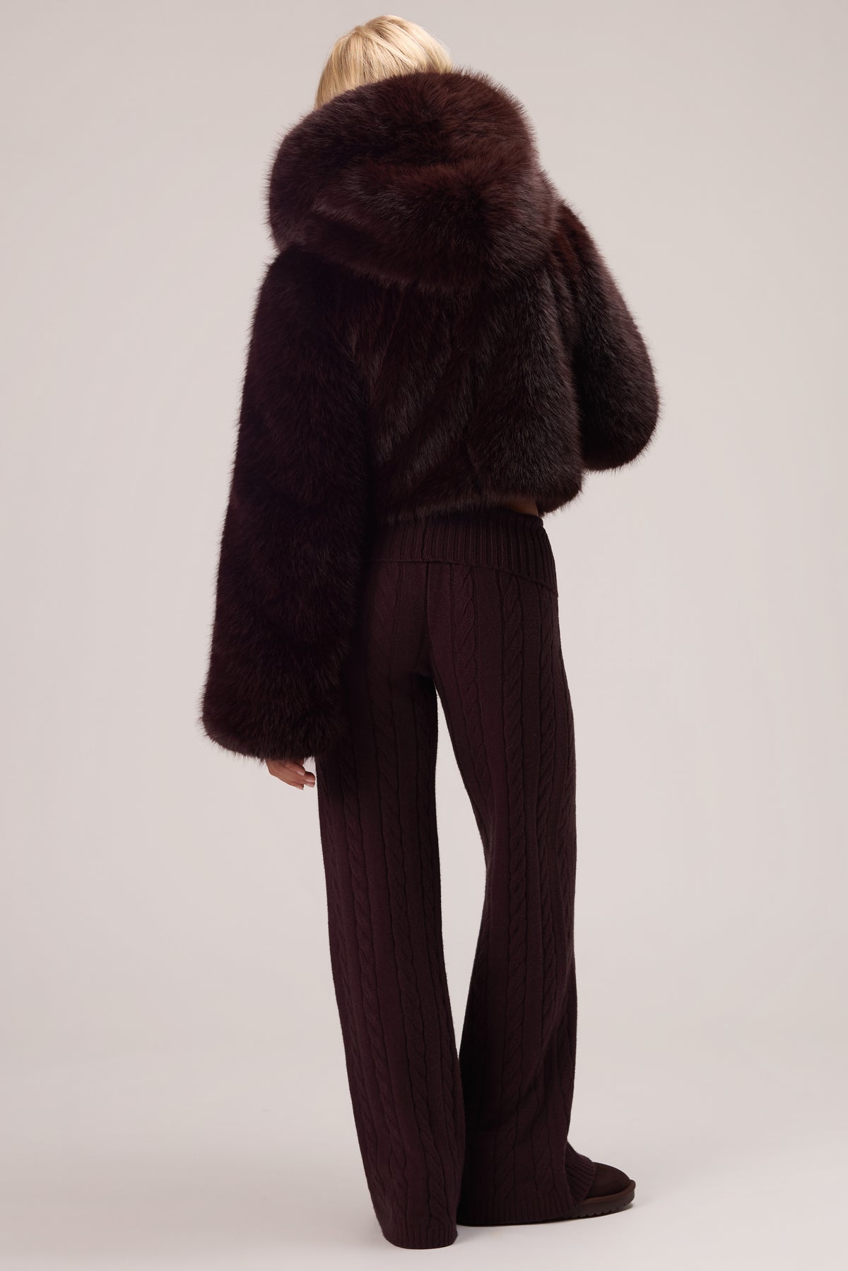 ⁣⁢Cropped Kapuzen-Kunstpelzjacke in Kakao⁤⁣