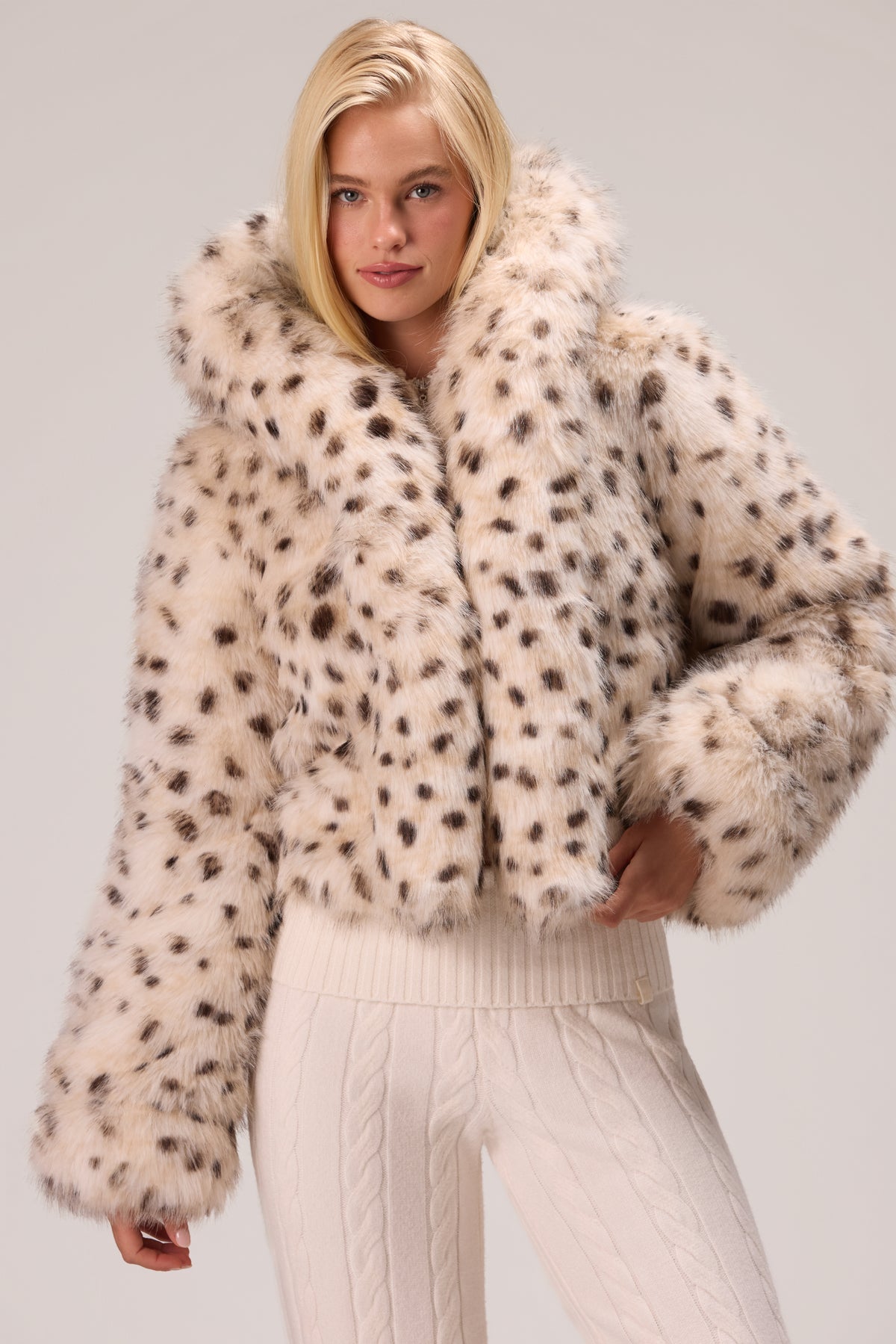 ⁣⁢Cropped Kapuzen-Kunstpelzjacke im Schneeleopardenmuster⁤⁣ - 2
