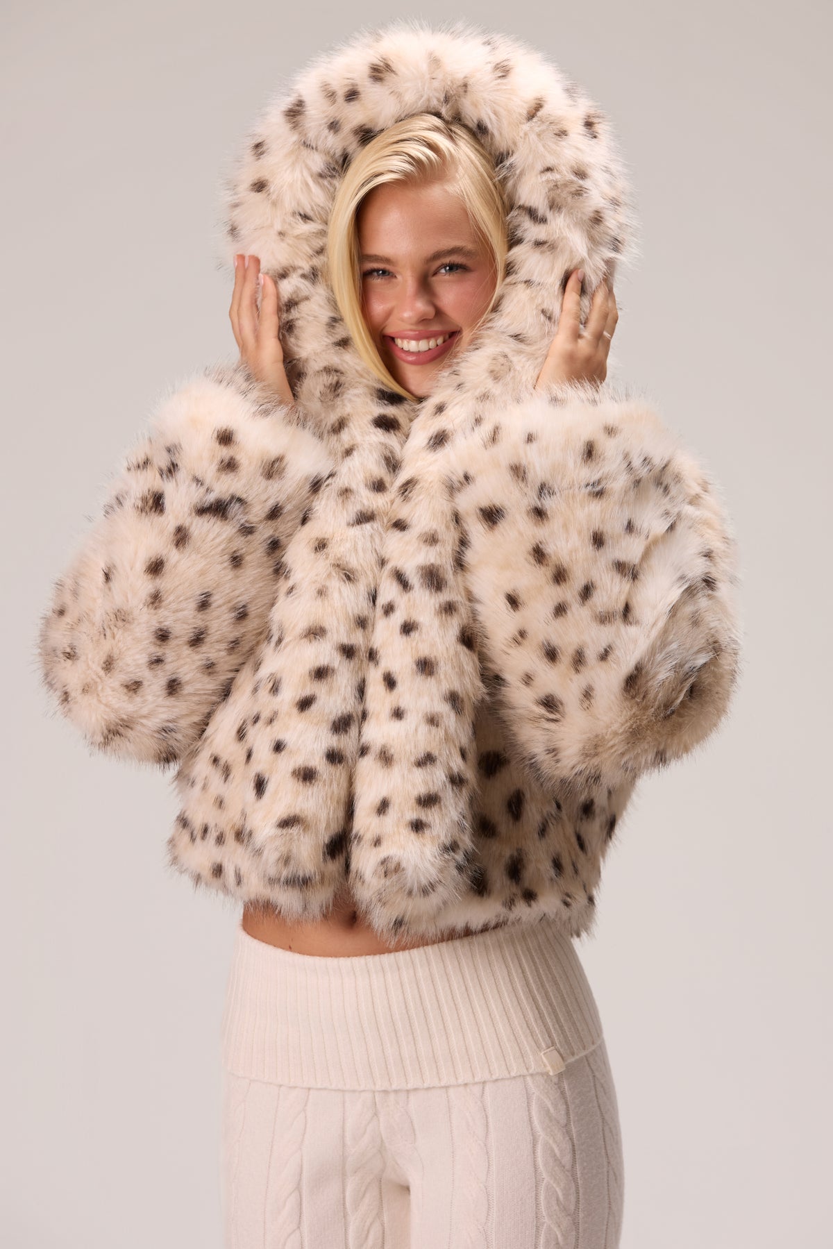 ⁣⁢Cropped Kapuzen-Kunstpelzjacke im Schneeleopardenmuster⁤⁣ - 1