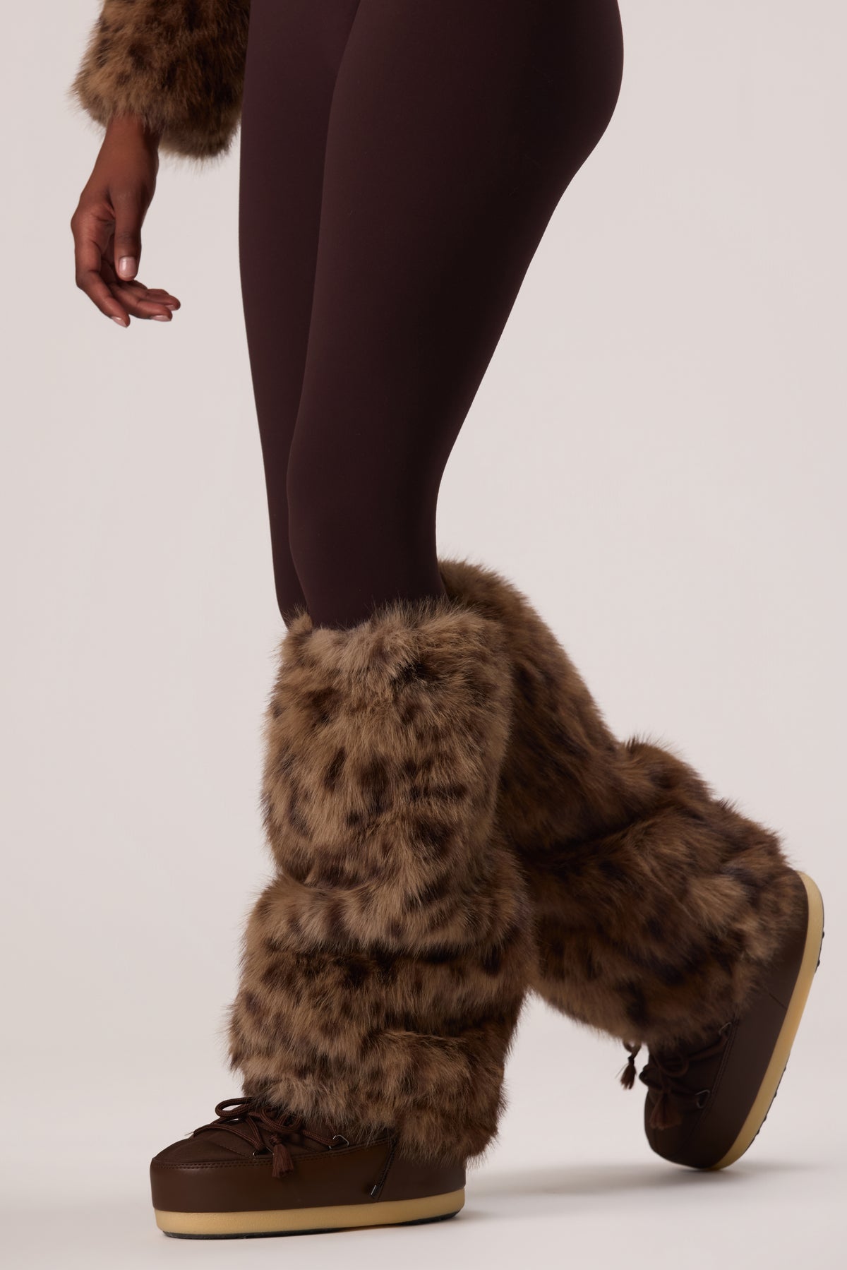 ⁣⁢Kunstfell-Stiefelstulpen in Brown Leopard⁤⁣ - 1