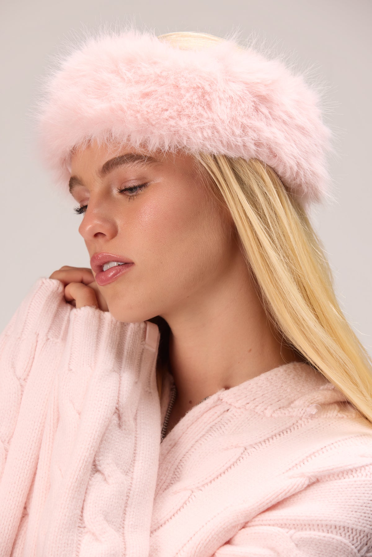 ⁣⁢Kunstfell-Stirnband in Powder Pink⁤⁣