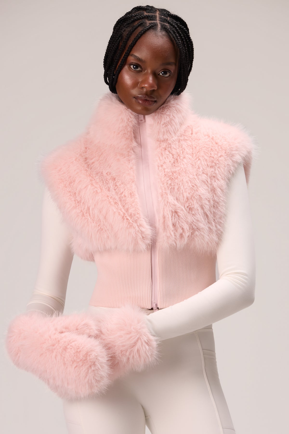 ⁣⁢Fäustlinge aus Kunstpelz in Powder Pink⁤⁣
