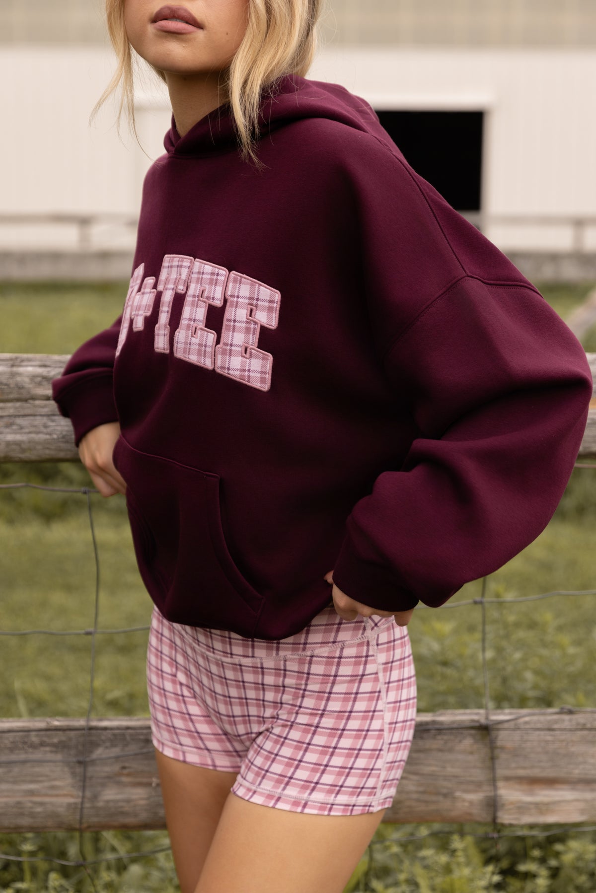 ⁣⁢Oversized-Hoodie mit Applikation in Pflaume⁤⁣