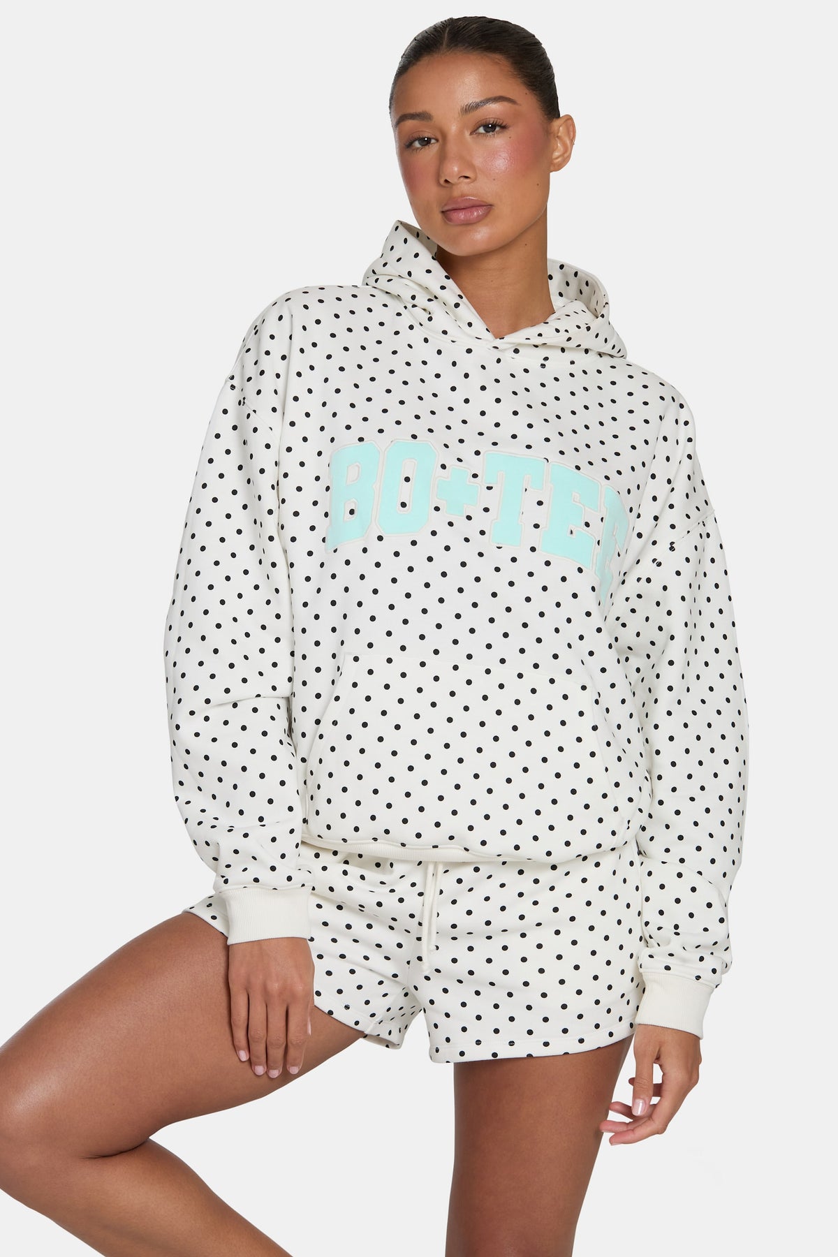 ⁣⁢Oversized-Hoodie mit Applikation in Monochromem Polka Dot⁤⁣ - 1