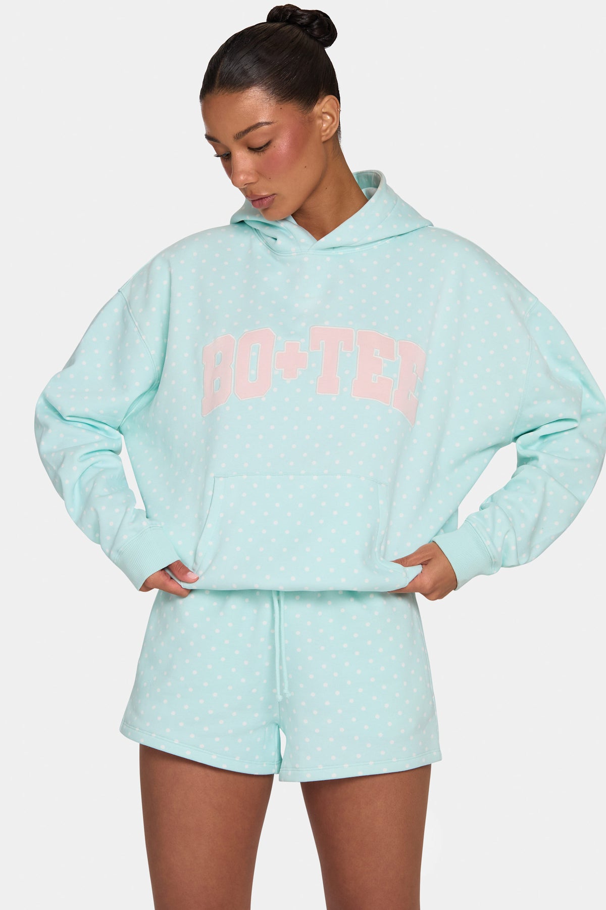 ⁣⁢Oversized-Hoodie mit Applikation in Peppermint Polka Dot⁤⁣ - 1
