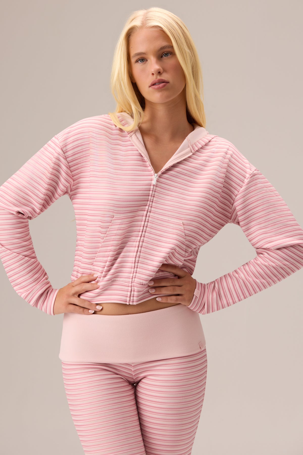 ⁣⁢Plüsch-Jersey Zip-Up Hoodie in Berry Stripe⁤⁣ - 2