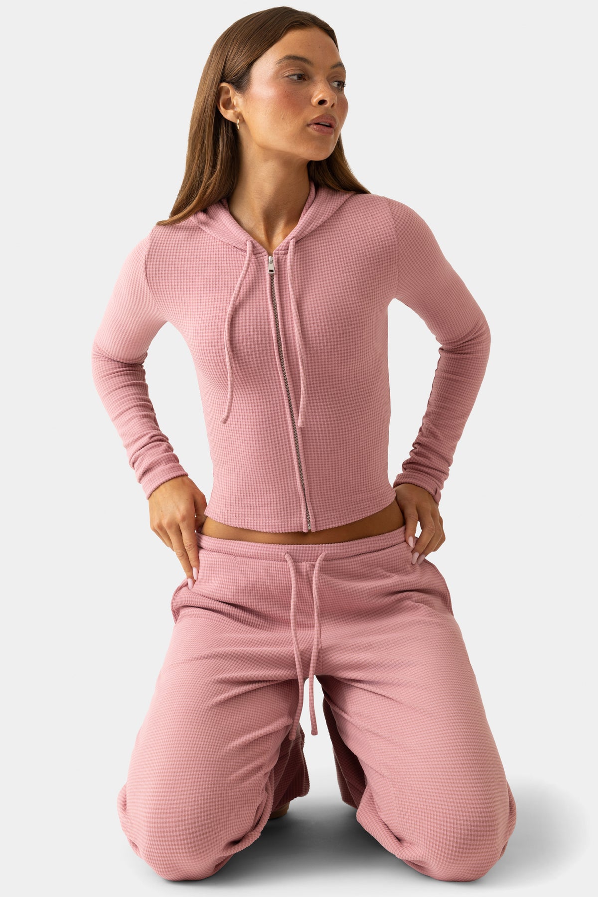 ⁣⁢Gekreppter Jersey Cropped Hoodie in Berry⁤⁣ - 1