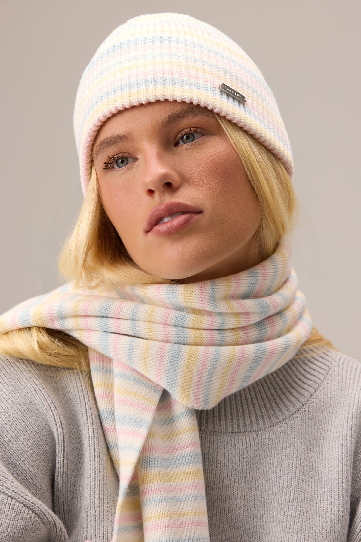 ⁣⁢Rippstrick-Beanie im Confetti-Streifenmuster⁤⁣ - 1