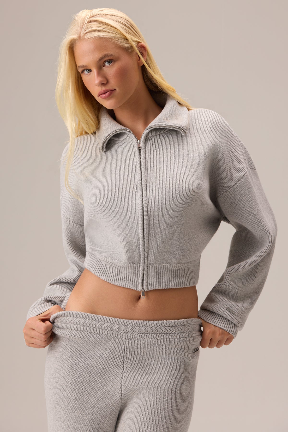 ⁣⁢Rippstrick-Sweatshirt mit Reißverschluss in Pebble⁤⁣ - 2