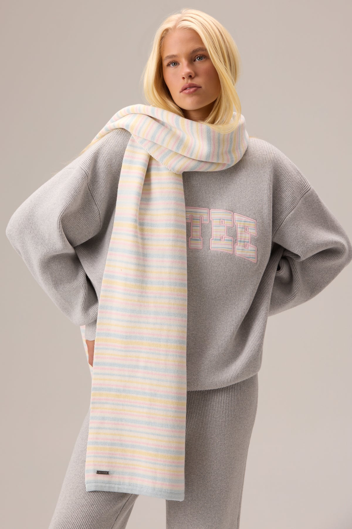 ⁣⁢Rippstrick Oversized Schal in Confetti Stripe⁤⁣ - 1