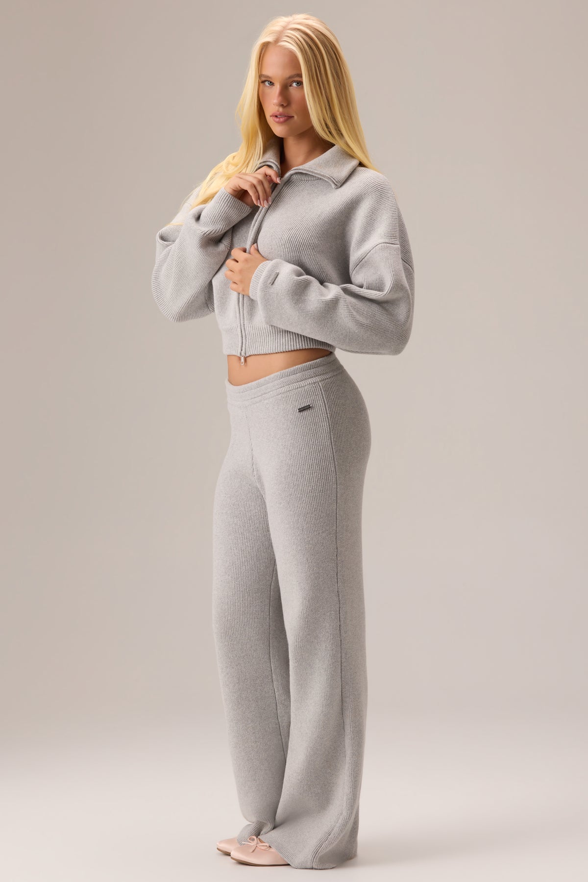⁣⁢Jogginghose mit weitem Bein aus Rippstrick in Pebble⁤⁣ - 2