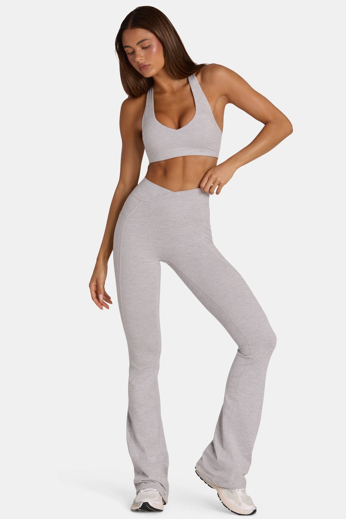 ⁣⁢Soft Active Leggings mit V-Bund und ausgestelltem Bein in Grau meliert⁤⁣ - 1