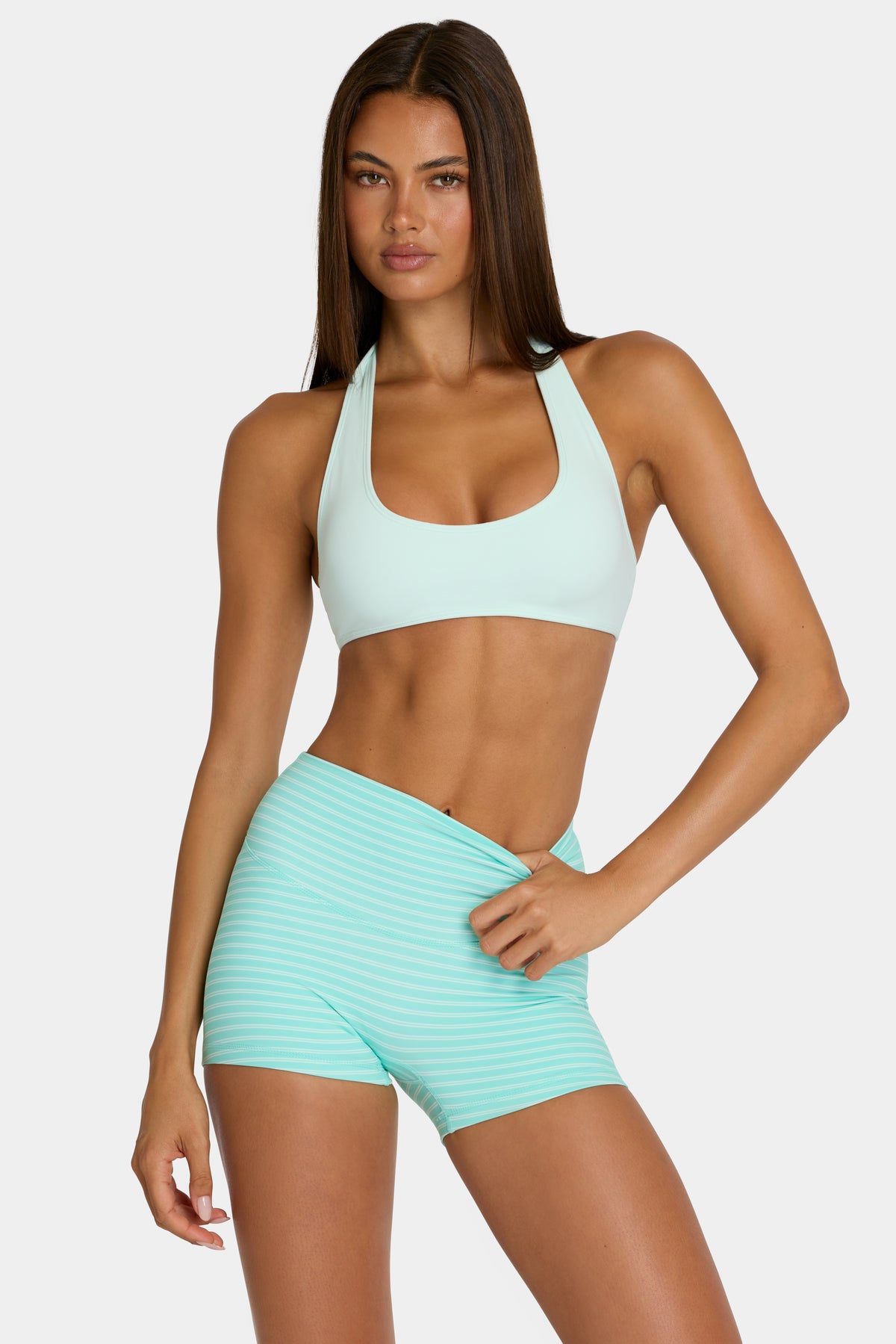 ⁣⁢Soft Active Minishorts mit aquablauen Streifen⁤⁣