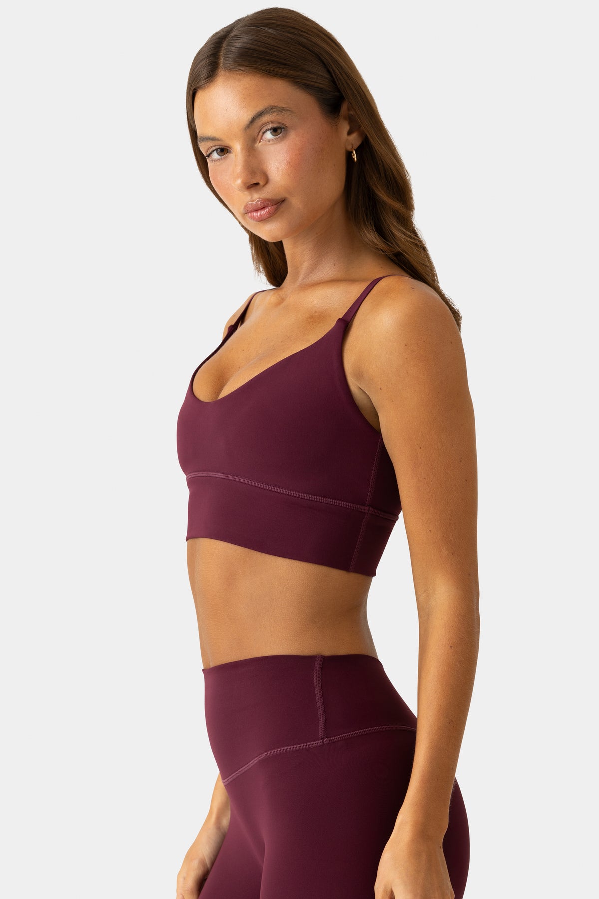 ⁣⁢Soft Active Sport-BH mit tiefem Rundhalsausschnitt in Pflaume⁤⁣