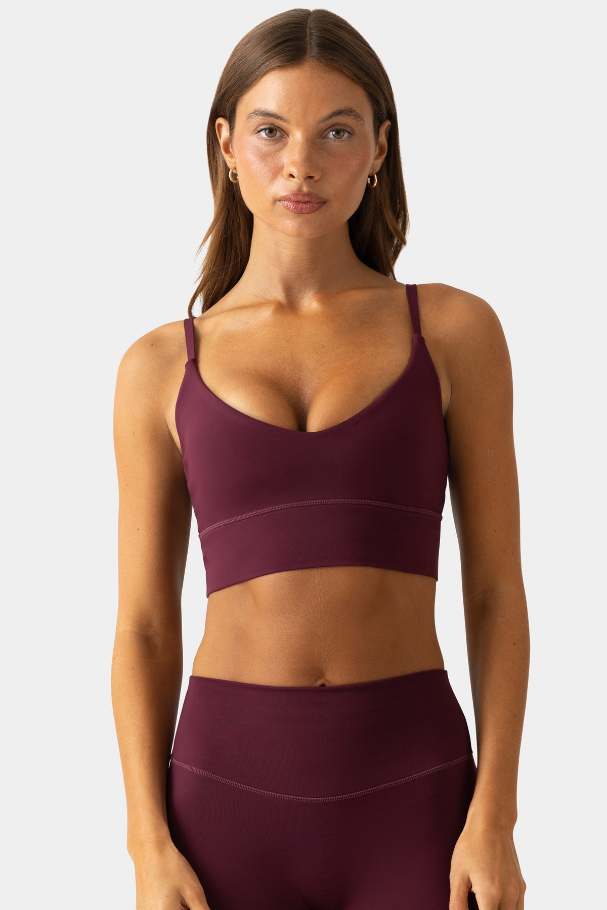 ⁣⁢Soft Active Sport-BH mit tiefem Rundhalsausschnitt in Pflaume⁤⁣