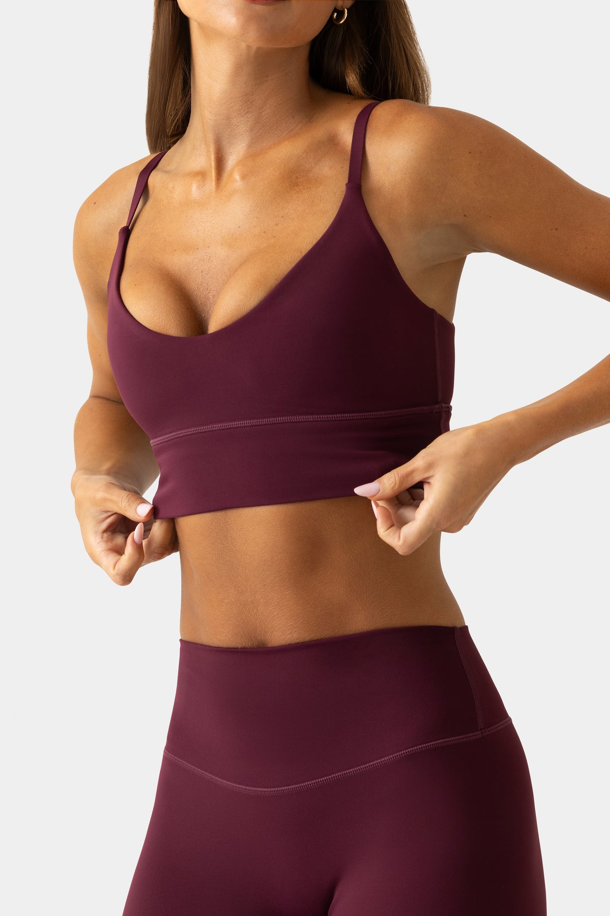 ⁣⁢Soft Active Sport-BH mit tiefem Rundhalsausschnitt in Pflaume⁤⁣