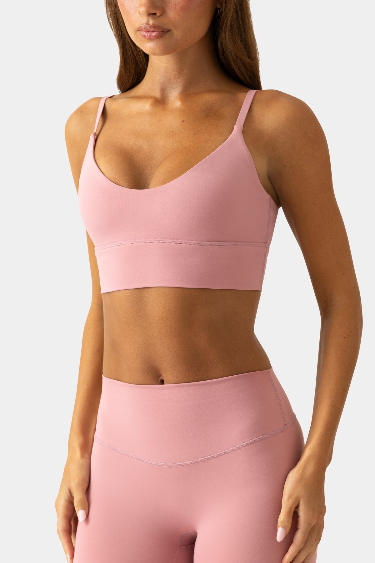 ⁣⁢Soft Active Sport-BH mit tiefem Rundhalsausschnitt in Beere⁤⁣