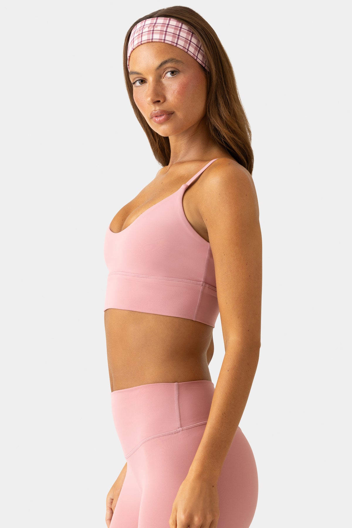 ⁣⁢Soft Active Sport-BH mit tiefem Rundhalsausschnitt in Beere⁤⁣