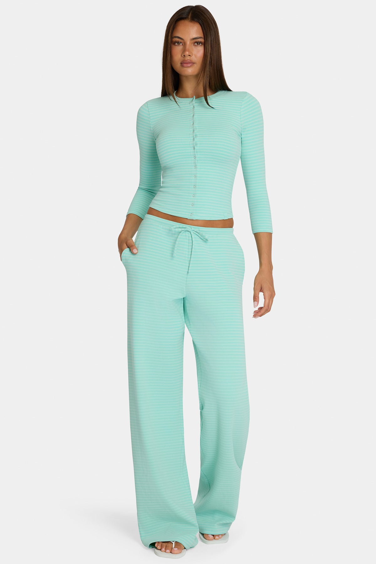 ⁣⁢Low-Waist-Hose aus angerautem Jersey mit aquablauen Streifen⁤⁣
