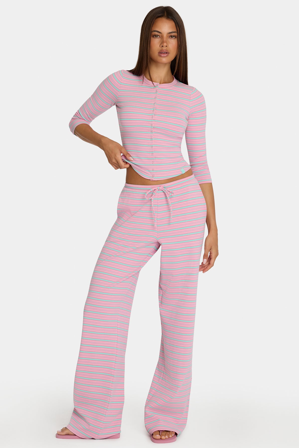 ⁣⁢Low-Waist-Hose aus angerautem Jersey mit bunten Streifen⁤⁣