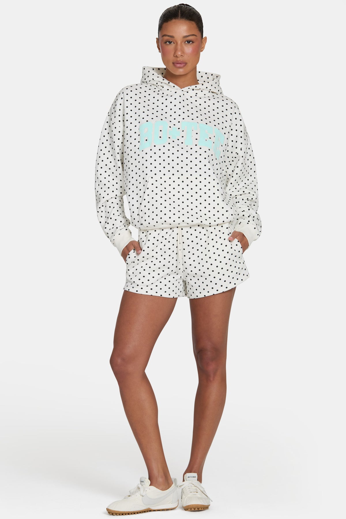 ⁣⁢Sweatshorts mit kokosweißen Polka Dots⁤⁣